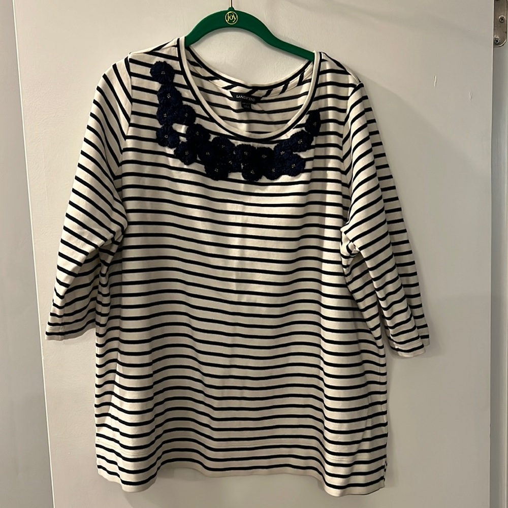 Super cute summer evening 3/4 length sleeve top.